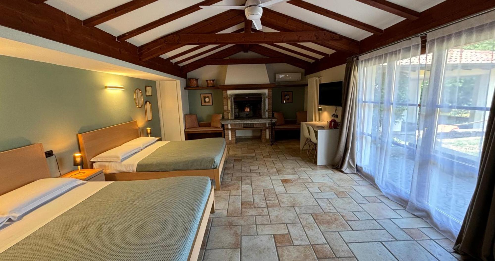 B&B Casa Ceruti Villa Guardia Bagian luar foto
