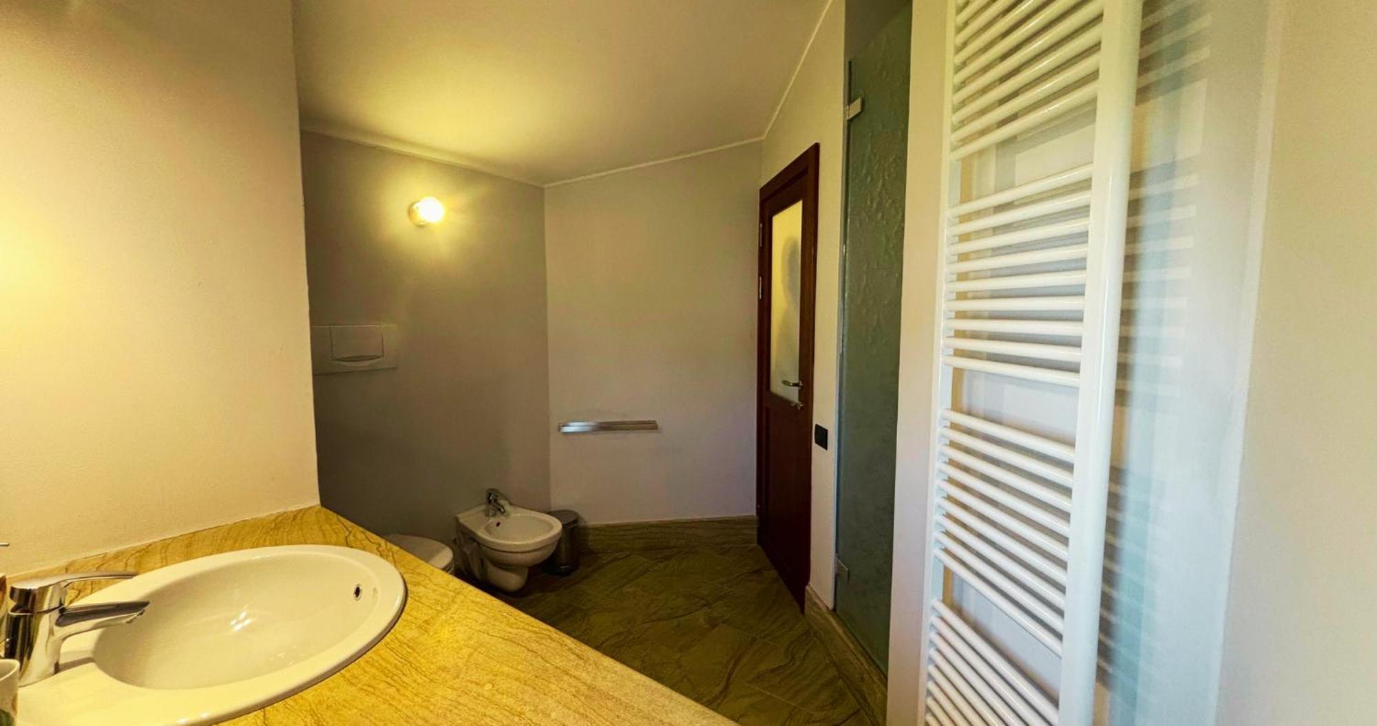 B&B Casa Ceruti Villa Guardia Bagian luar foto