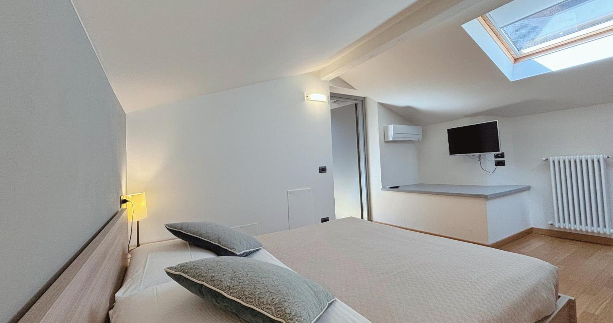 B&B Casa Ceruti Villa Guardia Bagian luar foto