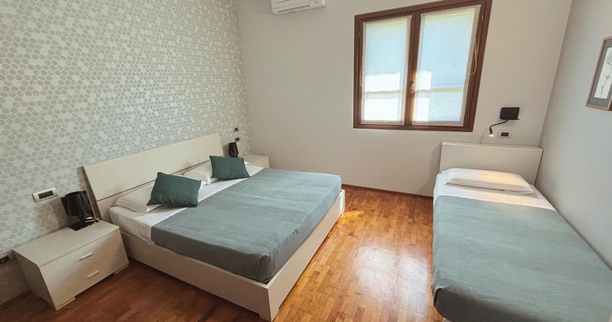 B&B Casa Ceruti Villa Guardia Bagian luar foto
