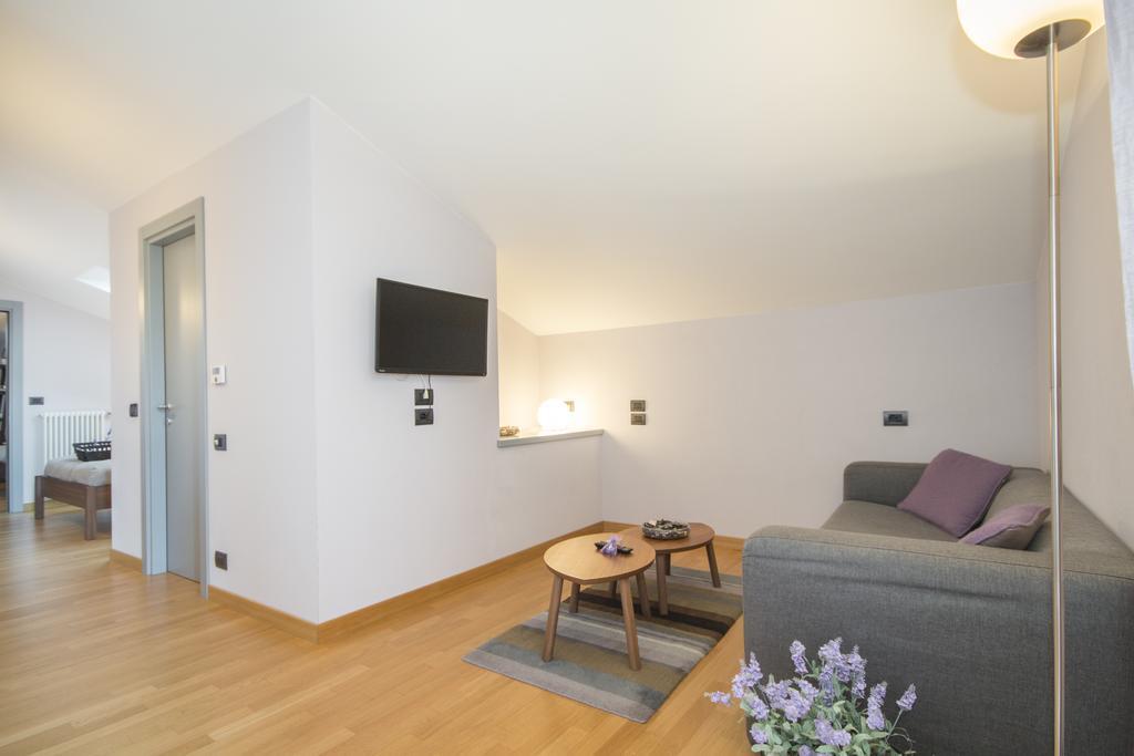 B&B Casa Ceruti Villa Guardia Bagian luar foto