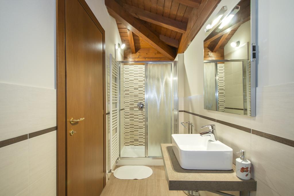 B&B Casa Ceruti Villa Guardia Bagian luar foto